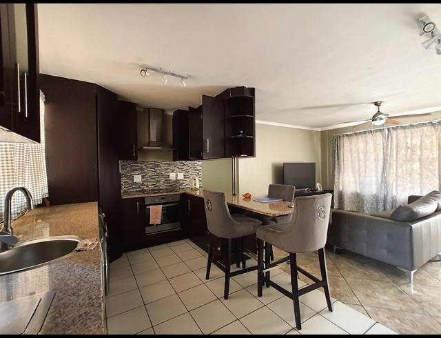 2 BEDROOM SIMPLEX FOR SALE IN COUNTRY VIEW